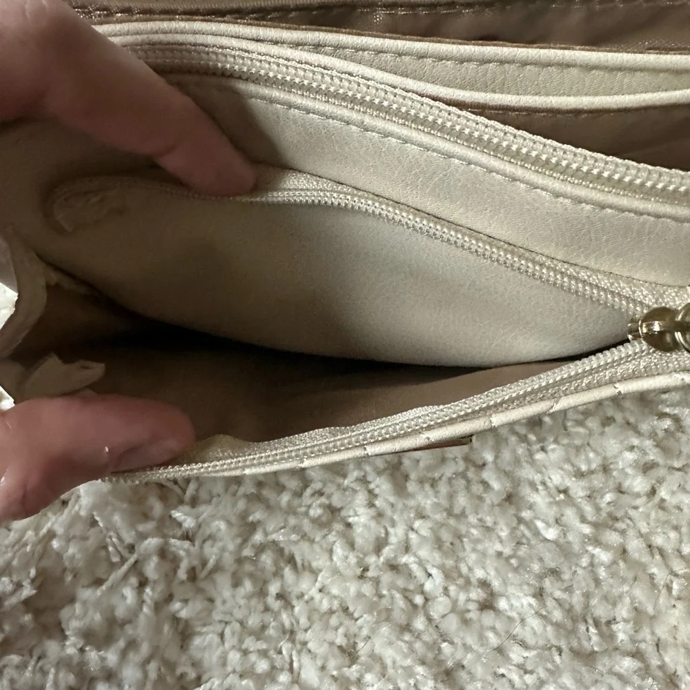 Brand new crossbody Nicole by Nicole Miller soft beige cream fall clutch…